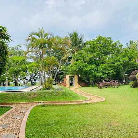 Dampe Resort Piliyandala Luaran gambar
