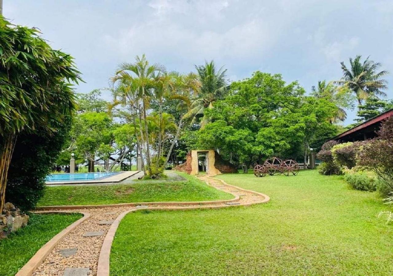 Dampe Resort Piliyandala Luaran gambar