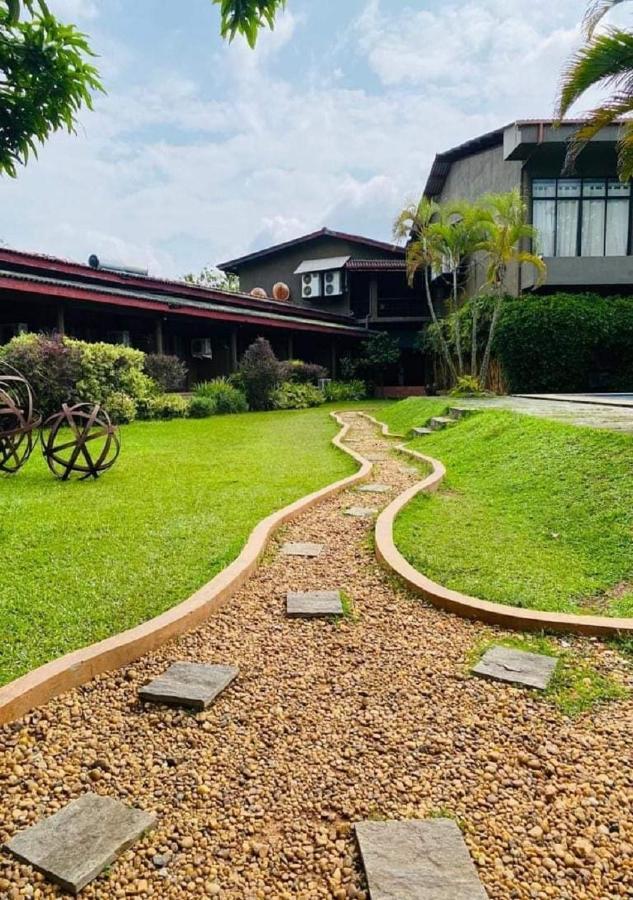 Dampe Resort Piliyandala Luaran gambar