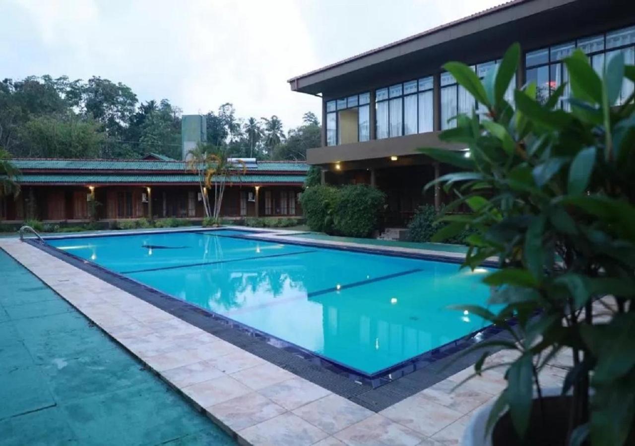 Dampe Resort Piliyandala Luaran gambar